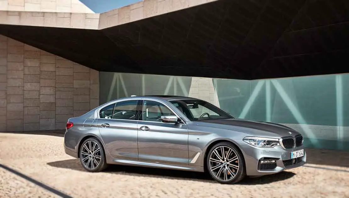 The Complete Guide to the BMW International Bestseller – The BMW 5 Series